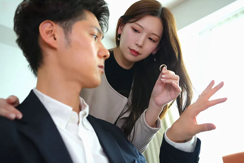 Bà xã đi đi chơi, người chồng ở nhà bị nhỏ em bà xã gạ xxx không trượt phát nào